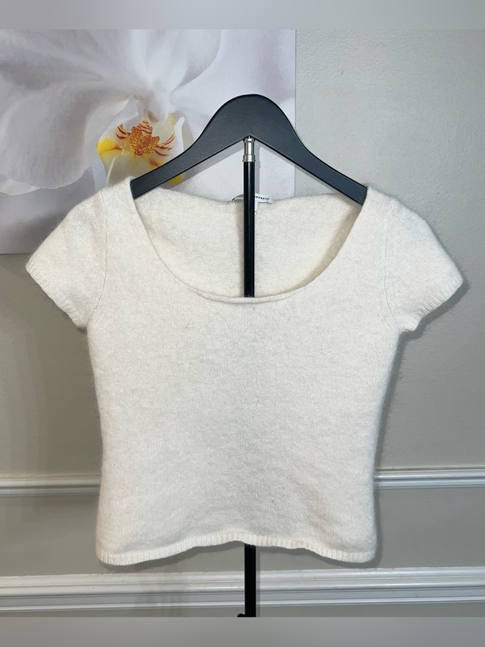 Banana Republic Women’s Wool/Rabbit Hair/Nylon Cropped Sweater Top! Size Large.